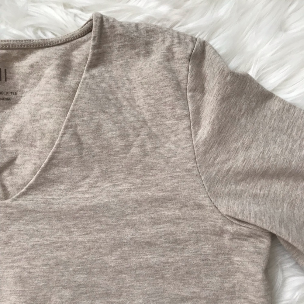 J. Jill heathered cream v-neck stretchy fitted top - Picture 2 of 8